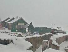 কাশ্মীরে বরফপাত শুরু, আনন্দে মাতোয়ারা পর্যটকরা