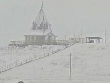 কাশ্মীরে বরফপাত শুরু, আনন্দে মাতোয়ারা পর্যটকরা