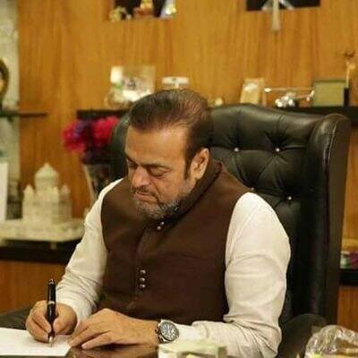 সারা দেশের অসংখ্য মানুষের মতোই বলিউড তারকারাও এই ঘটনা নিয়ে সরব হন। প্রত্যেকেই আবু আজমির মন্তব্যের তীব্র নিন্দা করেন