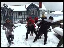 দু বছর পর হিমাচলে প্রবল তুষারপাত, বরফের চাদরে কাশ্মীরও