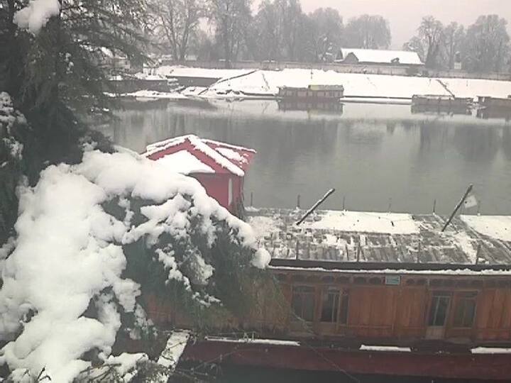 প্রবল তুষারপাতের কবলে কাশ্মীর উপত্যকা।