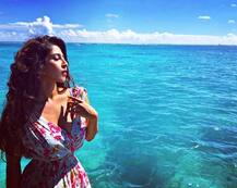 ট্রোলড হয়েও ইনস্টাগ্রামে বিকিনি ছবি টিভি অভিনেত্রীর!