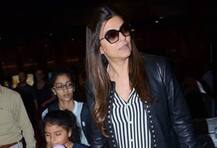 দুই মেয়ে রেনি ও আলিশার সঙ্গে বিমানবন্দরে সুস্মিতা সেন