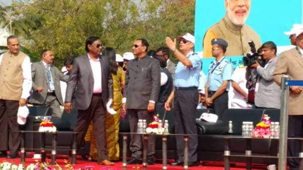 অংশ নিয়েছিল বায়ুয়েনার সূর্যকিরণ এরোব্যাটিক্স টিম এবং আকাশগঙ্গা স্কাই ডাইভার্সের দল।