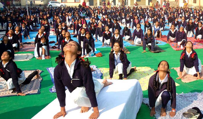 Mass Surya Namaskar Prog In Mp Schools Colleges On Jan 12 স্বামী বিবেকানন্দের জন্মবার্ষিকীতে সব শিক্ষা প্রতিষ্ঠানে ‘সূর্য প্রণাম’ পালনের নির্দেশ মধ্যপ্রদেশ সরকারের