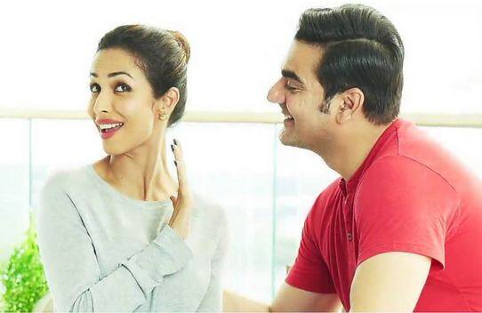 আরবাজ জানিয়েছেন, তাঁর সঙ্গে মালাইকার সম্পর্কে কোনও তিক্ততা নেই। তাঁদের মধ্যে সদ্ভাবপূর্ণ সম্পর্কই রয়েছে। তিনি বলেছেন, ওর পরিবারের সঙ্গে আমার ২১ বছরের সম্পর্ক, যেটা একটা জীবনভর সম্পর্কের মতোই। আমাদের একটা কিশোর সন্তান রয়েছে। তাই, পিতামাতার স্বাভাবিক কর্তব্য ও দায়িত্ব দুজনের রয়েছে। সেই দায়িত্ব তখনই পালন করা যাবে, যখন দুজনের সম্পর্ক স্বাভাবিক ও বন্ধুত্বপূর্ণ থাকবে। আমরা দুজনেই পরিণত এবং পুরো বিষয়টি সামলাতে পারি। 