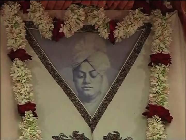 এদিন সকাল থেকেই সিমলা স্ট্রিটে স্বামীজির জন্মভিটেয় ছিল ভক্তদের ভিড়