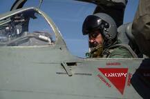 মিগ-২১ টাইপ ৯৬ চালালেন বায়ুসেনা প্রধান বিএস ধানোয়া