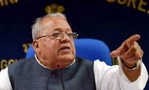 খাদির বিজ্ঞাপন: বিতর্কের জেরে মন্ত্রীর সাফাই, গাঁধীর কোনও বিকল্প নেই