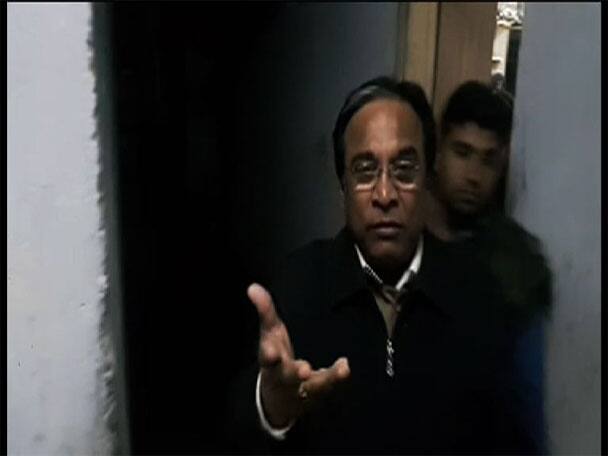 Ssc Tet Bjp Leader Jayprakash Mazumder Arrested In Charge Of Cheating টেট মামলা: কয়েক লক্ষ টাকা প্রতারণার অভিযোগে গ্রেফতার বিজেপি নেতা জয়প্রকাশ মজুমদার