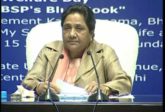 Mayawati vacates one bunglow, ‘retains’ another অবশেষে একটি বাংলো খালি করলেন মায়াবতী, দখল ছাড়লেন না অন্যটির