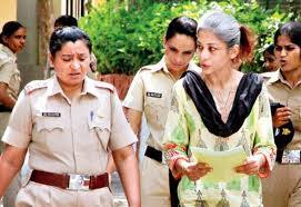 এই সময়ের মধ্যে শিনা কলেজে পড়াশোনার জন্য মুম্বইতে চলে আসে। ২০১২-তে খুন হয় শিনা।