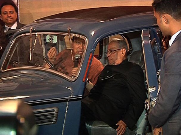President Pranab Mukherjee Rides In Netajis Historic Car নেতাজির মহানিষ্ক্রমণের ওয়ান্ডারার গাড়িতে সওয়ার হলেন রাষ্ট্রপতি