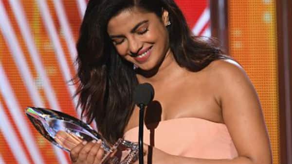 Priyanka Chopra Wins 2nd Peoples Choice Award 2017 For Quantico ‘কোয়ান্টিকো’-র জন্য দ্বিতীয় পিপলস চয়েস অ্যাওয়ার্ড পেলেন প্রিয়ঙ্কা চোপড়া