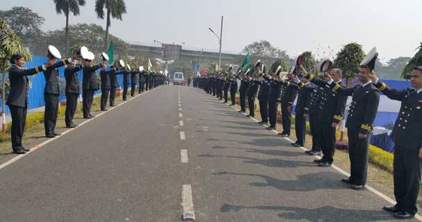 এদিন বাহিনীর আঞ্চলিক কম্যান্ডার আইজি কে আর নটিয়াল জানান, জলপথ নিরাপত্তায় মৎস্যজীবীরা হলেন যে উপকূলরক্ষী বাহিনীর চোখ ও কান। 