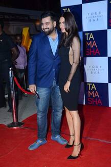 একটি অনুষ্ঠানে অভিনেত্রী এষা গুপ্তার পোশাকে নজর ছিল সবার, কিন্তু কেন? 