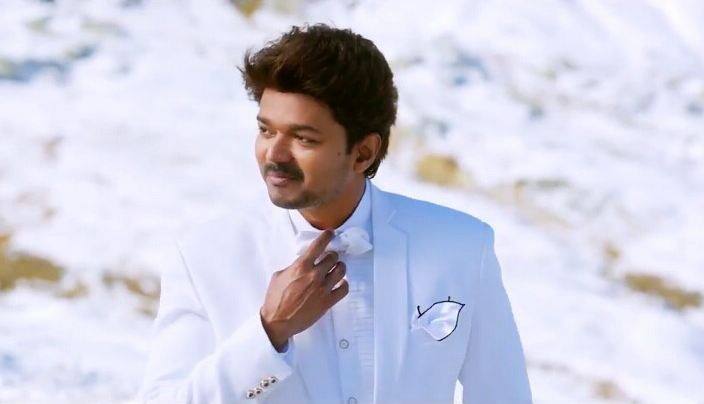 বিজয় এক ভিডিও বার্তায় বলেছেন, মানুষের ঐতিহ্য ও অধিকার কেড়ে নেওয়া নয়, বরং তা রক্ষা করার জন্যই আইন। জাল্লিকাট্টু তামিলনাড়ুর মানুষের পরিচয়। রাজনৈতিক চাপে বা অন্য কোনও কারণে বাধ্য হয়ে নয়, তামিল আবেগের বশেই জাল্লিকাট্টুর উপর থেকে নিষেধাজ্ঞা প্রত্যাহারের দাবিতে আন্দোলনে যোগ দিয়েছেন মানুষ। যাঁদের গ্রেফতার করা হয়েছে, তাঁদের অবিলম্বে মুক্তি দেওয়া হলে খুশি হব। ছবি সৌজন্যে ইনস্টাগ্রাম/ফেসবুক