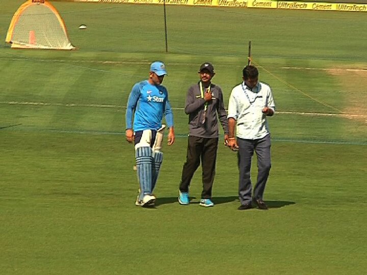 Dhoni In Leadership Role As Kohli Skips Optional Practice গরহাজির বিরাট, অনুশীলনে নেতার ভূমিকায় ধোনি