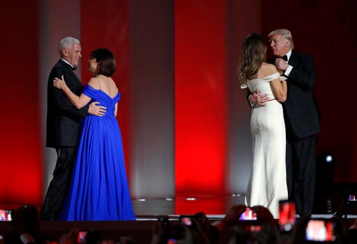 ট্রাম্প ও মেলানিয়ার পাশাপাশি ভাইস প্রেসিডেন্ট ও তাঁর স্ত্রীকেও নাচতে দেখা গিয়েছে