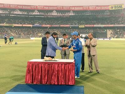 Eden Names Stnd After Ganguly Dhoni Feted During Ind Eng Odi ইডেনে সৌরভ, পঙ্কজ রায়, ডালমিয়ার নামে গ্যালারি