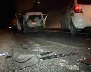 রবিবার রাত এগারোটা নাগাদ আইআইটি ফ্লাইওভারের কাছে এই দুর্ঘটনা ঘটেছে। ঘটনাস্থলেই মৃত্যু হয়েছে ট্যাক্সির চালক নজরুল ইসলামের