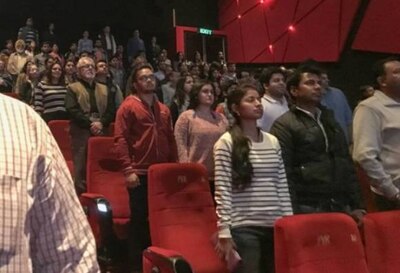 Man Assaulted For Not Standing Up During National Anthem Scene Of Dangal ‘দঙ্গল’ ছবির জাতীয় সঙ্গীতের দৃশ্যে উঠে না দাঁড়ানোয় প্রৌঢ়ের মুখে ঘুঁষি মদ্যপের