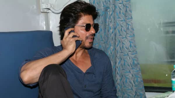 সোমবার ‘রইস’-এর প্রচার করতে ভারতের বিভিন্ন শহরে ট্রেনে করে ঘোরা শুরু করেছেন শাহরুখ খান। দেখুন তাঁর সফরের কিছু ঝলক