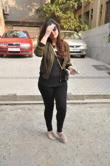 সন্তান জন্মের পর প্রকাশ্যে এলেন করিনা, দেখুন কেমন লাগছে এখন তাঁকে!