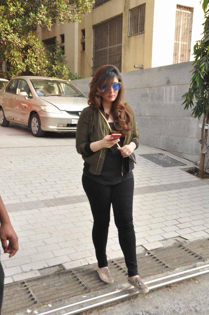 সন্তান জন্মের এখন কেমন দেখতে হয়েছেন করিনা, দেখুন ছবিতে