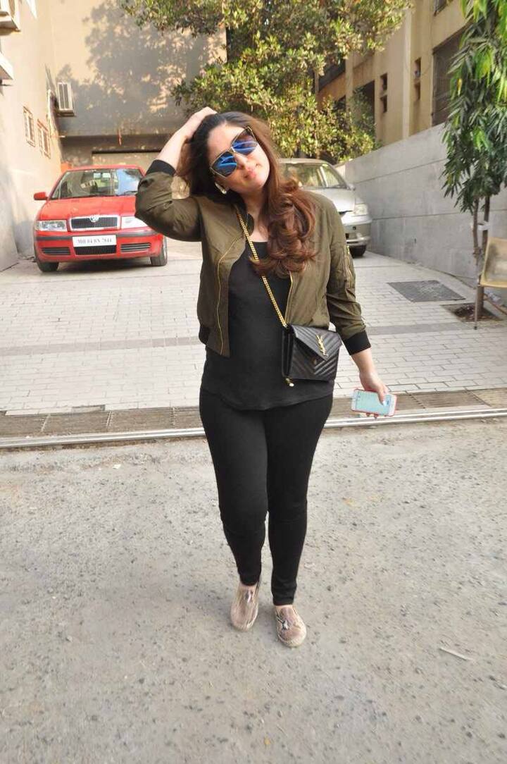 সন্তান জন্মের এখন কেমন দেখতে হয়েছেন করিনা, দেখুন ছবিতে