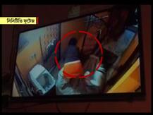 দু বছরের ছেলেকে সিঁড়ি থেকে ছুঁড়ে ফেলে দিল মা, খুনের চেষ্টার অভিযোগে মামলা দায়ের,ভিডিওতে দেখুন সেই ঘটনা