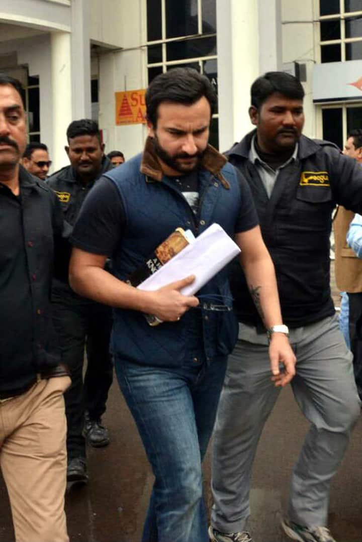 আদালতে হাজিরা দিতে গতকালই যোধপুর পৌঁছে যান সলমন খান।গতকাল যোধপুর পৌঁছেছেন সেফ আলি খানও।