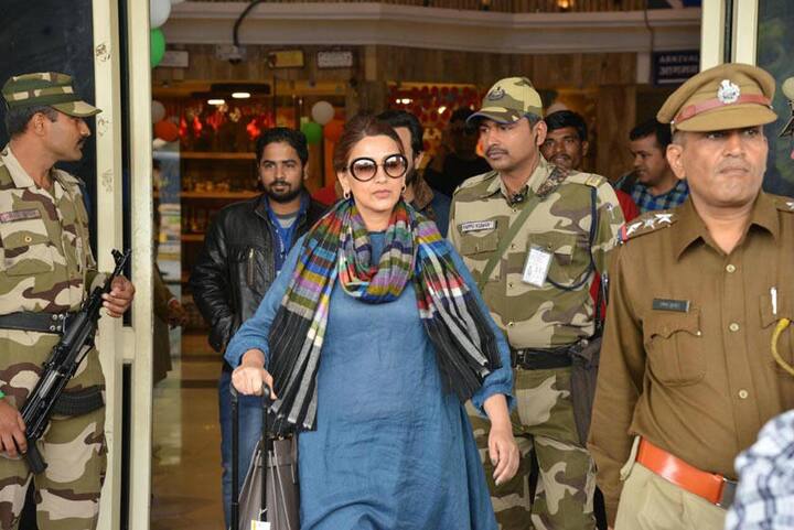 বৃহস্পতিবার এসেছেন সোনালী বিন্দ্রেও