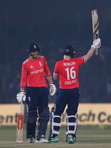 ভারত-ইংল্যান্ড ম্যাচে জাতীয় সঙ্গীতের সময় চুইংগাম চিবিয়ে বিতর্কের মুখে পারভেজ রসুল