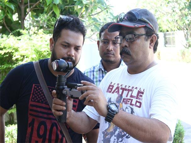 ছবির গান একদম নতুন যুগের। বাংলা ছবিতে এই প্রথম হিন্দি গানের ব্যবহারও হয়েছে।