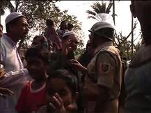 ভাঙড়ে পুলিশ রুটমার্চ করতেই ফের ঘিরে ধরে বিক্ষোভ