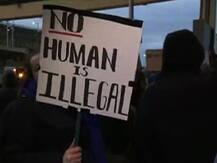 ট্রাম্পের অভিবাসন নিষেধাজ্ঞা, নিউইয়র্ক বিমানবন্দরে আটক অনেকেই, বাইরে প্রবল বিক্ষোভ