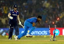 নাটকীয় ম্যাচে ইংল্যান্ডকে হারিয়ে সিরিজে সমতা ফেরাল ভারত