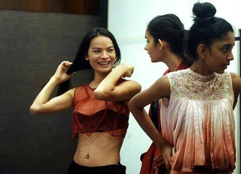  অঞ্জলি মনে করেন প্রতিটি ট্রান্সজেন্ডার মানুষের সমাজের কথায় কান না দিয়ে, নিজের লক্ষ্যে স্থির থাকা উচিত্। নিজের প্রতি যদি ভরসা থাকে, তাহলে যেকোনও লক্ষ্যে পৌঁছন খুবই সহজ। 