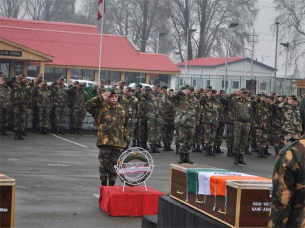 এই ১৯ জনের পাশাপাশি, তুষারধসে এক সেনা মেজরেরও মৃত্যু হয়েছে।