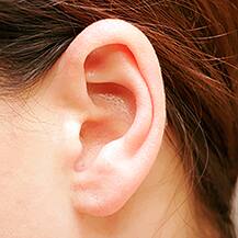 পরপুরুষদের সঙ্গে কথা, স্ত্রীর দু কান কেটে নিল আফগান স্বামী!