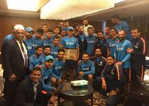 ধোনিকে ‘চার তারা’ সংবর্ধনা কোহলিদের