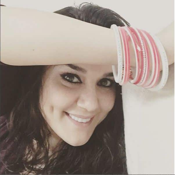 ‘৯৮-এ প্রীতির ফিল্মি কেরিয়ার শুরু ‘দিল সে’ দিয়ে। সে বছরই মুক্তি পায় ‘সোলজার’। এরপর ‘কেয়া কহেনা’-য় তাঁর চরিত্র দর্শক প্রশংসা পায়।