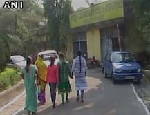 পড়া না পারায় অষ্টম শ্রেণির ছাত্রীদের স্কার্ট খুলে হাঁটালেন প্রিন্সিপাল!