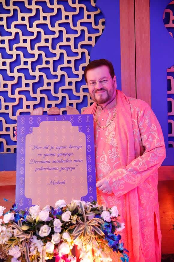 অন্যদিকে, রুক্ষ্মিণীর পরনে ছিল লেহঙ্গা।