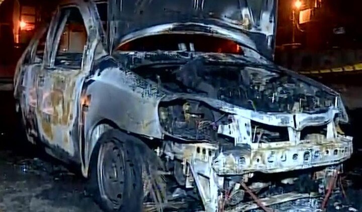 Cab Driver Charred To Death In His Car In Northeast Delhi বিকল লক, বেরতে না পেরে গাড়ির ভেতরেই পুড়ে মৃত্যু চালকের