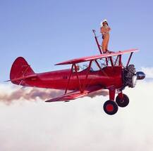 ম্যাগাজিনের জন্য পপ গায়িকা রিহানার ভিন্টেজ ফটোশ্যুট