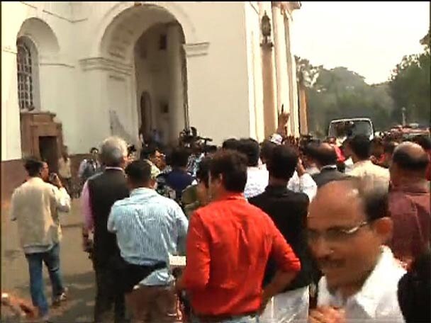 Congress Agitated Outside Assembly Today Govt Will Present State Budget বাজেট পেশের আগে বিধানসভার বাইরে মহিলা কংগ্রেস কর্মীদের বিক্ষোভ, আটক ২০