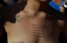 আর্জেন্টিনায় \'টপলেস\' প্রতিবাদ মহিলাদের