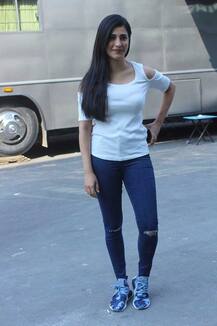 দেখুন কেমন ট্যাটুতে সেজেছেন শ্রুতি